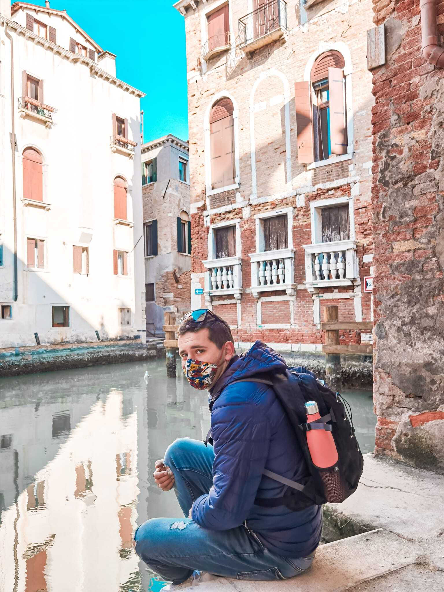 La casa con 3 lati sull'acqua